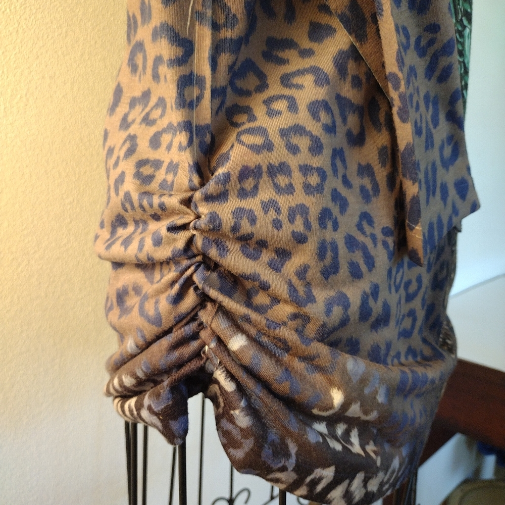 Chico's Leopard Rhinestone Top Size 0 - Picture 4 of 8